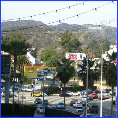 Pohled směrem k písmenům jinak.